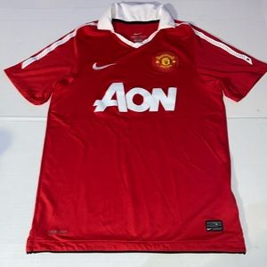 Manchester United men’s Nike football jersey. Men’s size small, red and white.